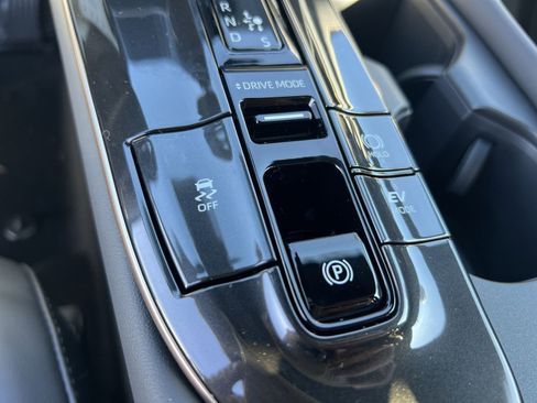 New 2025 Toyota Crown Signia image 25