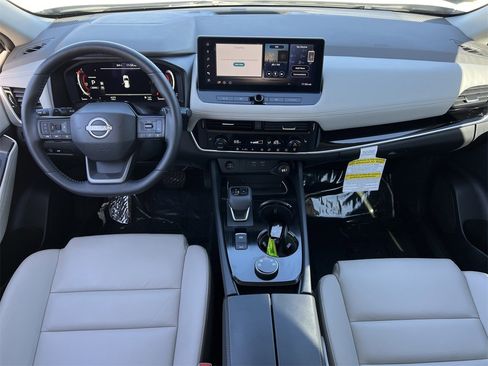 Certified 2025 Nissan Rogue SL image 8