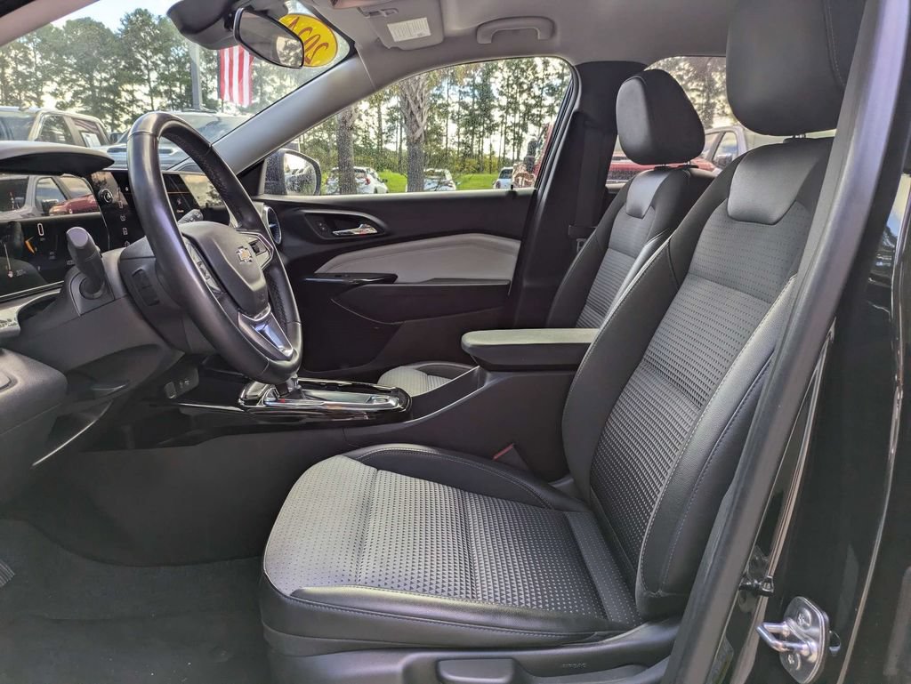 Used 2024 Chevrolet Trax LT w/ Driver Confidence Package FWD image 20