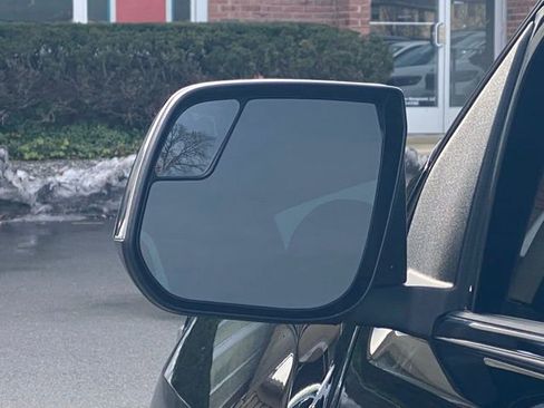 Used 2022 GMC Canyon Denali image 14