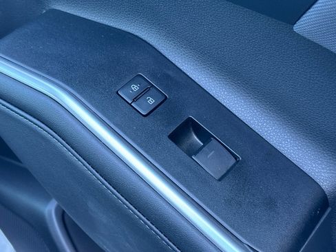 Used 2025 Toyota Highlander LE image 22