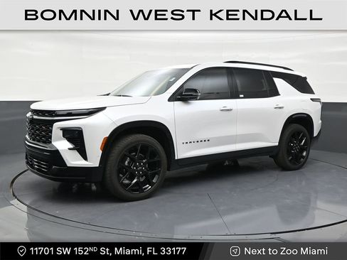 Used 2025 Chevrolet Traverse RS image 1