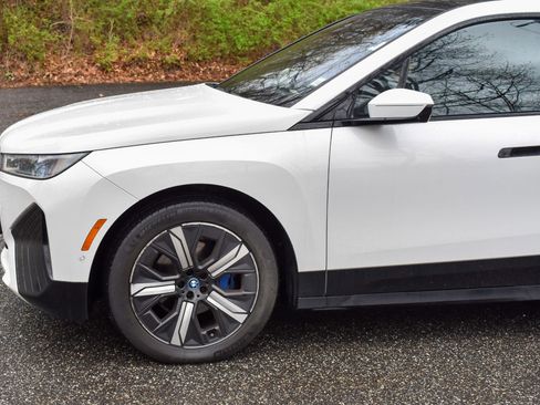 Used 2022 BMW iX xDrive50 w/ Premium Package image 16