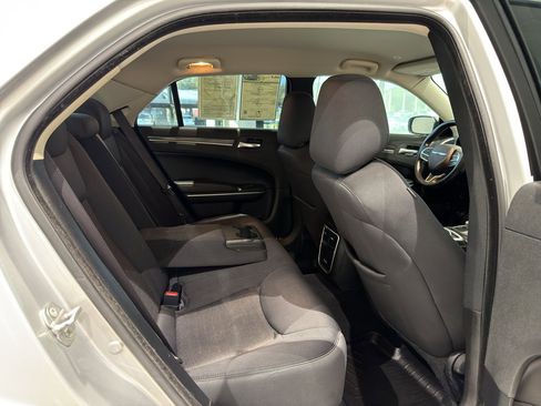 Used 2021 Chrysler 300 Touring w/ Driver Convenience Group image 21