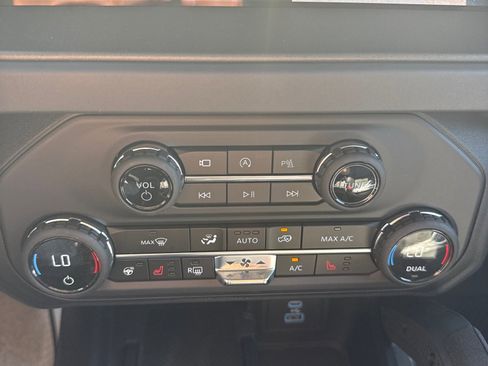 New 2025 Ford Bronco Badlands image 16