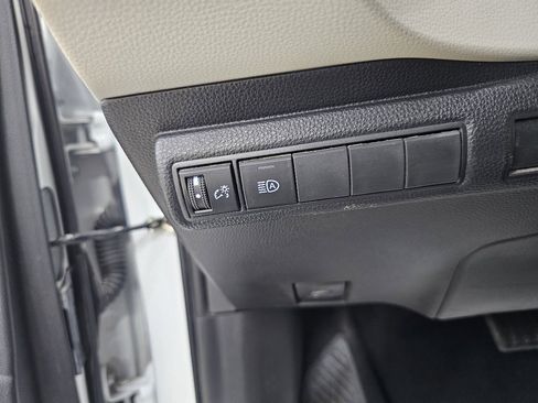 Used 2022 Toyota Corolla LE image 32