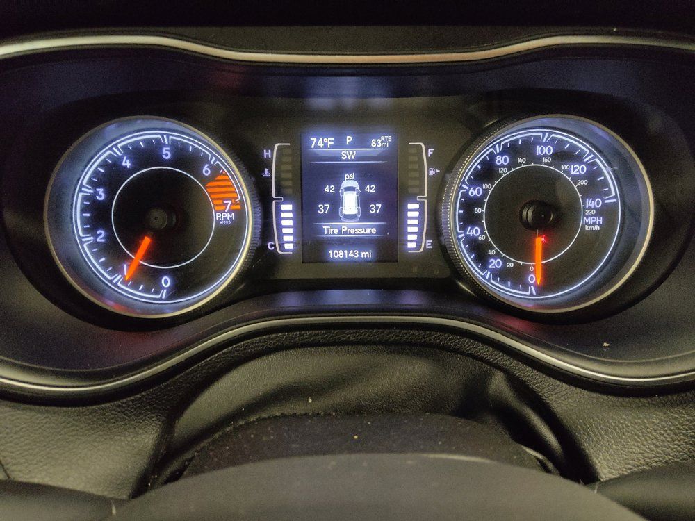 Used 2020 Jeep Cherokee Latitude Plus w/ Comfort/Convenience Group AWD/4WD image 23