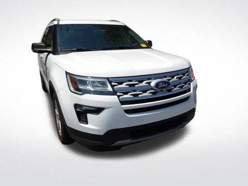 Used 2019 Ford Explorer XLT w/ Equipment Group 201A FWD image 2