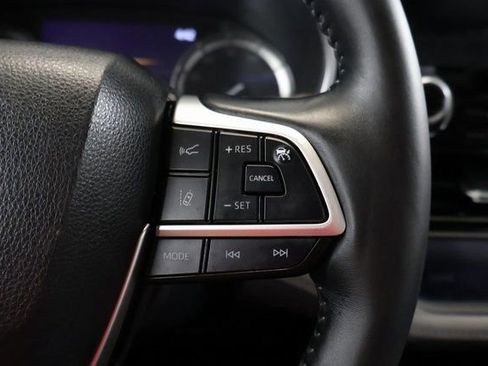 Used 2022 Toyota Highlander Limited FWD image 19