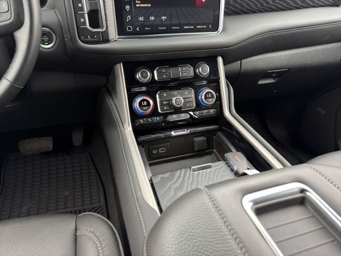 Used 2024 GMC Yukon Denali AWD/4WD image 15