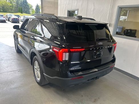 Used 2025 Ford Explorer Active AWD/4WD image 6