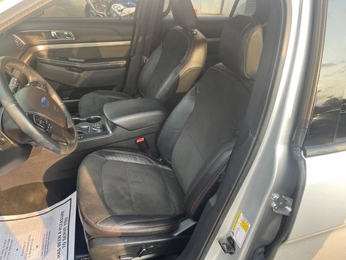 Used 2018 Ford Explorer XLT w/ Equipment Group 202A AWD/4WD image 16