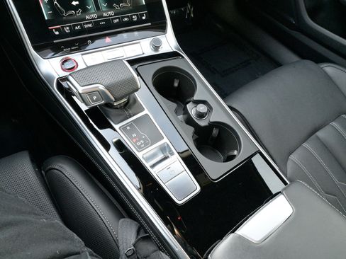 Used 2025 Audi RS 6 performance image 30