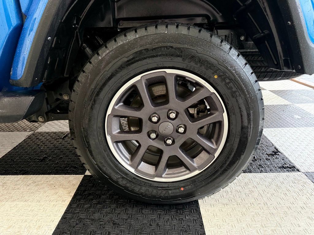 Used 2021 Jeep Gladiator Overland w/ Uconnect 4C Nav & Sound Group AWD/4WD image 12