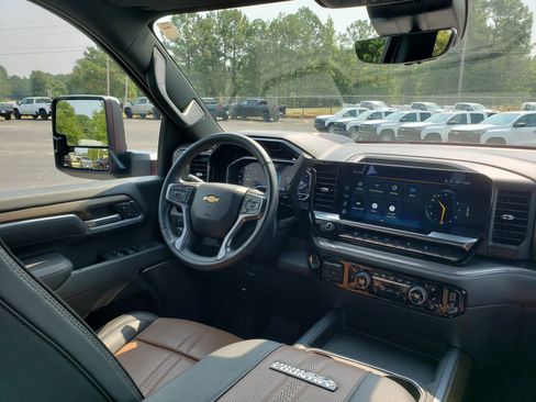 Used 2025 Chevrolet Silverado 3500 High Country w/ High Country Premium Package AWD/4WD image 39