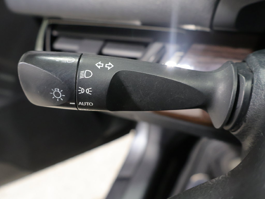 Used 2013 Toyota Avalon XLE FWD image 36