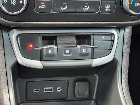 Used 2024 GMC Terrain SLE FWD image 25
