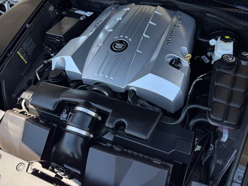 Used 2009 Cadillac XLR RWD image 34