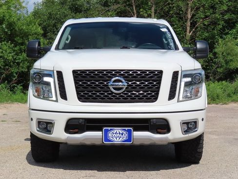Used 2017 Nissan Titan PRO-4X w/ Pro-4x Convenience Package AWD/4WD image 18