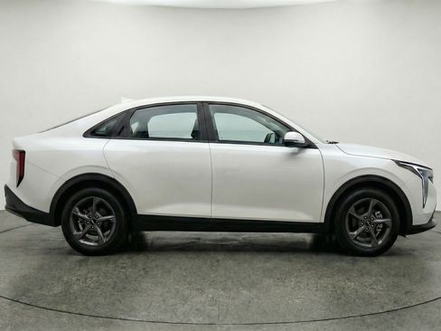 Used 2025 Kia K4 LXS image 11
