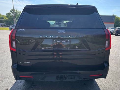 Used 2025 Ford Expedition Active AWD/4WD image 7