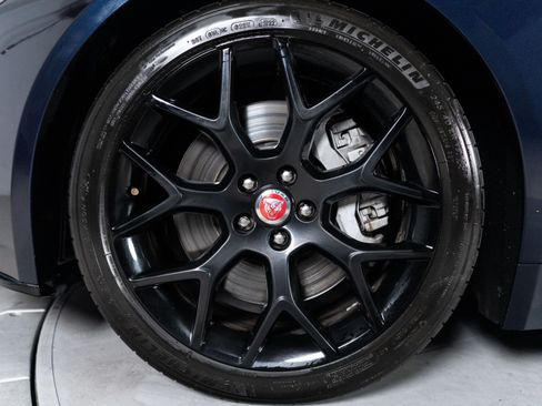 Used 2018 Jaguar F-TYPE Coupe RWD image 4
