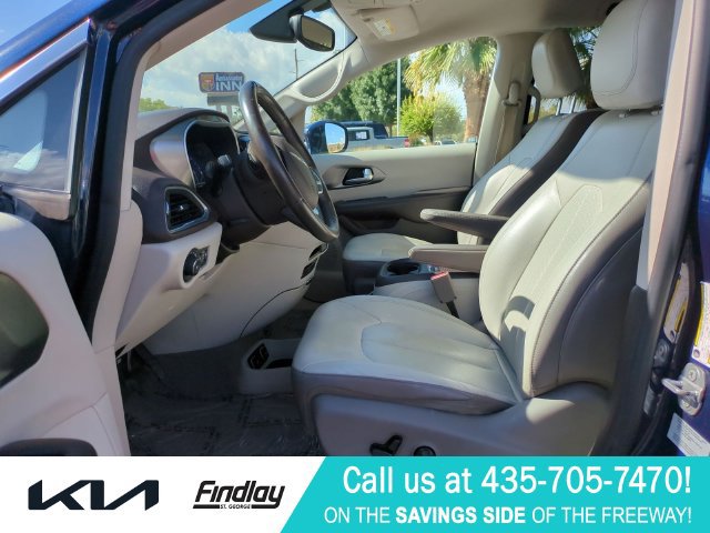 Used 2017 Chrysler Pacifica Touring-L Plus FWD image 16