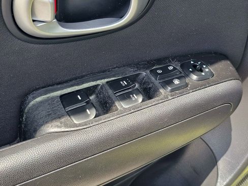 Used 2014 Kia Soul FWD image 17