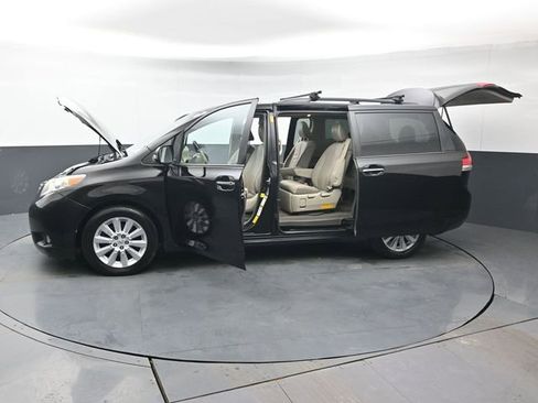Used 2013 Toyota Sienna Limited w/ Premium Pkg image 41