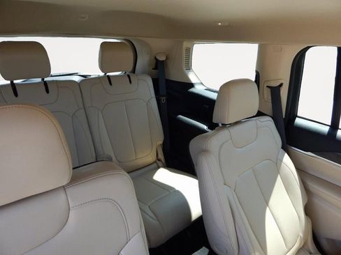 Used 2022 Jeep Grand Cherokee L Limited image 12