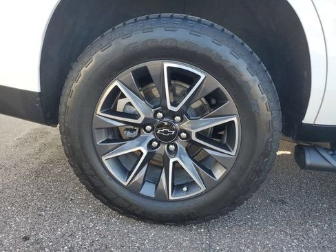 Used 2022 Chevrolet Tahoe Z71 w/ Luxury Package AWD/4WD image 5