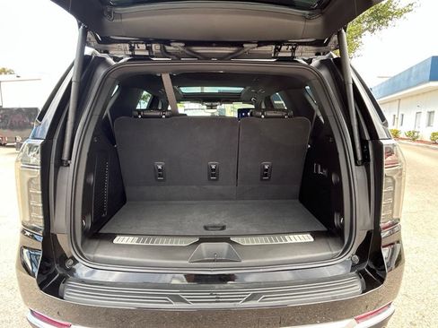 Used 2025 Chevrolet Tahoe High Country AWD/4WD image 34