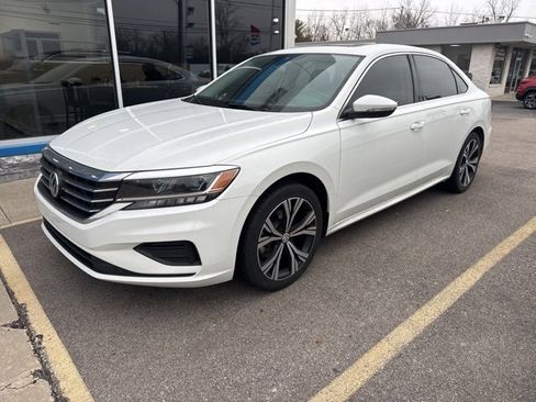 Used 2021 Volkswagen Passat 2.0T SE image 2