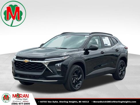 Certified 2025 Chevrolet Trax LT w/ LT Convenience Package FWD image 1