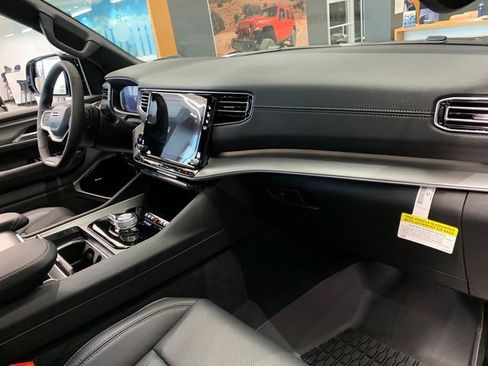 New 2026 Jeep Grand Wagoneer L Limited w/ Premium Group II image 9