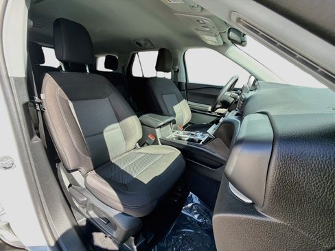 Used 2023 Ford Explorer XLT AWD/4WD image 15