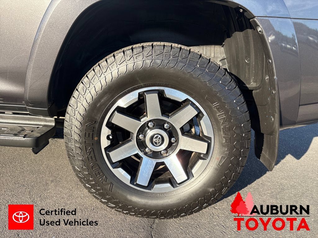Certified 2020 Toyota 4Runner TRD Off-Road AWD/4WD image 11