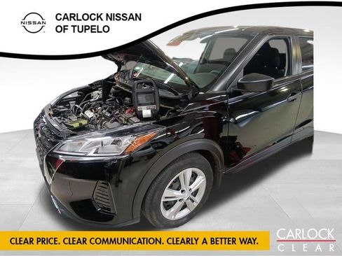 Used 2023 Nissan Kicks S image 1