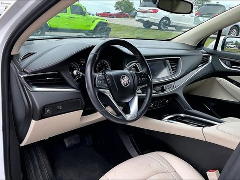 Used 2023 Buick Enclave Essence image 9