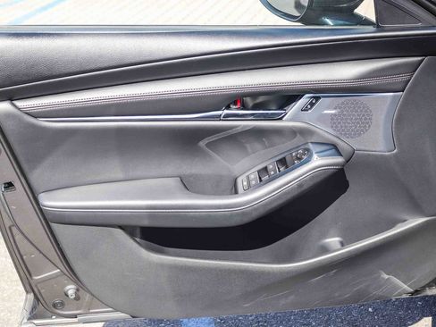 Used 2019 MAZDA MAZDA3 Hatchback FWD image 20