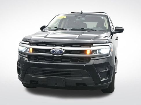 Used 2023 Ford Expedition XLT image 2