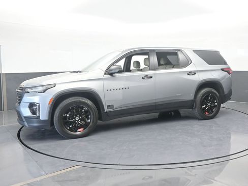 Used 2023 Chevrolet Traverse LS image 2