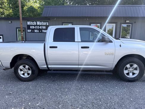 Used 2018 RAM 1500 Express AWD/4WD image 15