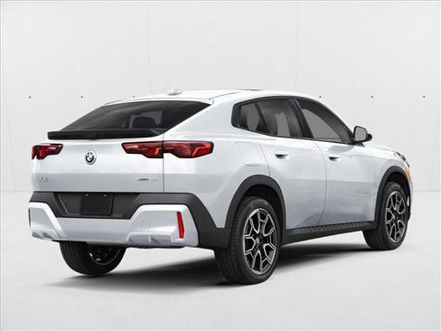 Used 2026 BMW X2 xDrive28i w/ Technology Package AWD/4WD image 2