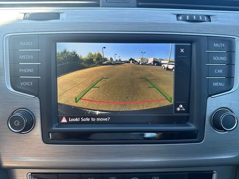Used 2016 Volkswagen Golf S FWD image 20