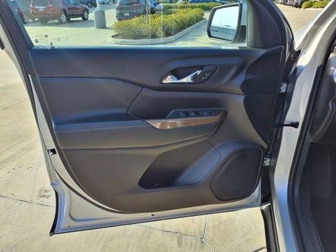 Used 2018 GMC Acadia SLE FWD image 15