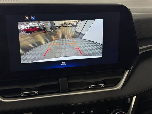 Used 2025 Chevrolet Equinox LT image 19