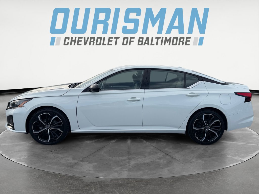 Used 2024 Nissan Altima 2.5 SR FWD image 3