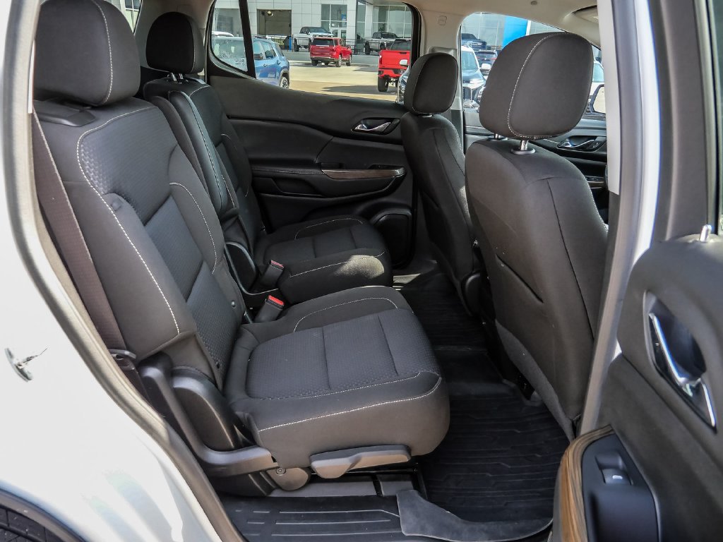 Used 2023 GMC Acadia SLE w/ LPO, Floor Liner Package FWD image 19