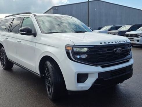 New 2026 Ford Expedition Max Platinum w/ Stealth Performance Package AWD/4WD image 2
